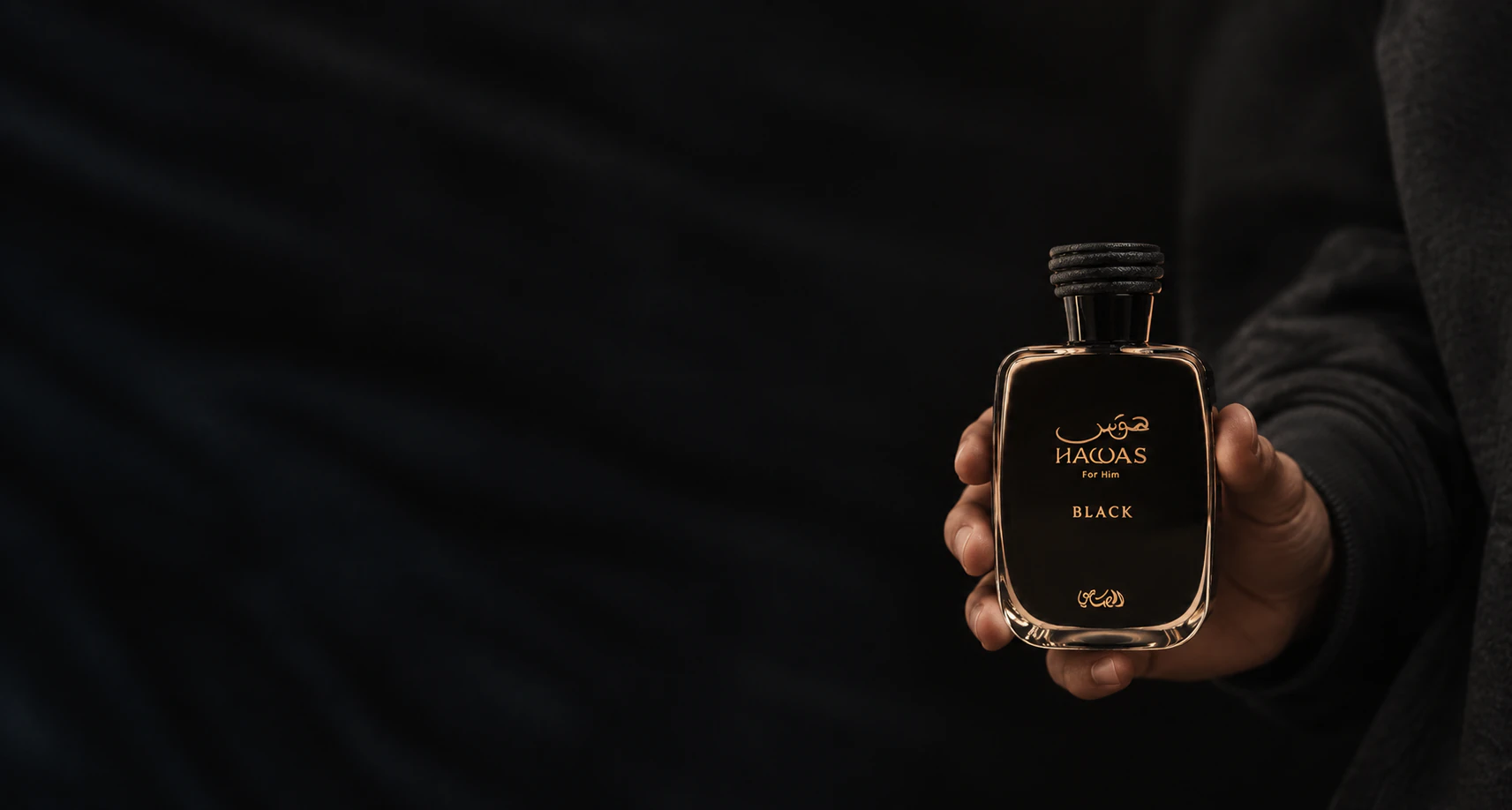 Perfume Hawas Black en la mano